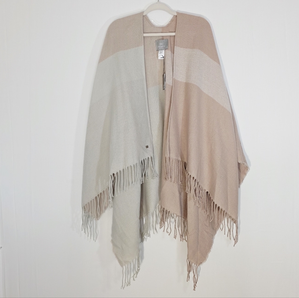 Nwt Soia & Kyo - Light Pink & Cream Colorblocked Open Poncho W/ Scarf Hem Os — image 2 of 5